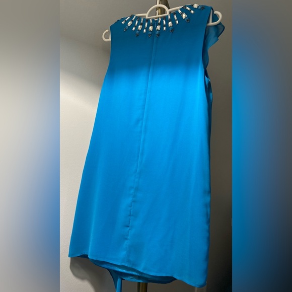 High collared sleeveless Bebe dress - Picture 2 of 2